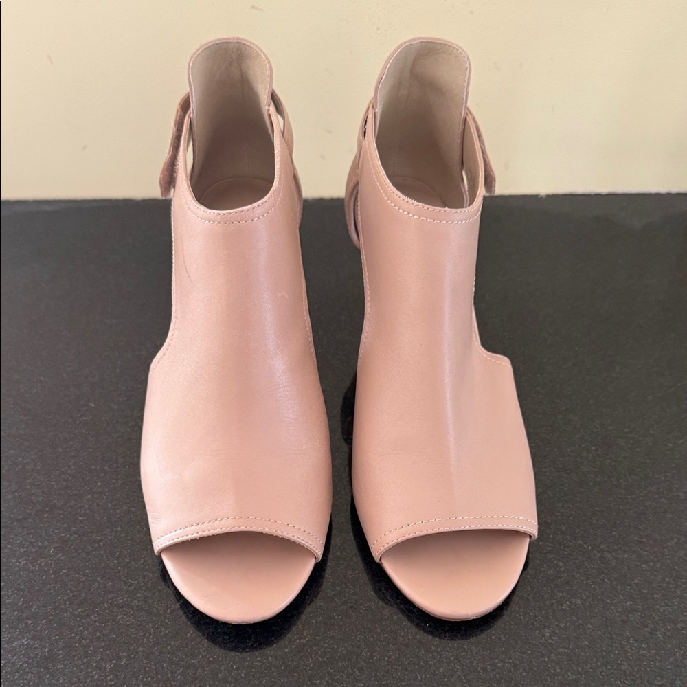 H by Halston Women's tan Wedge Sandals